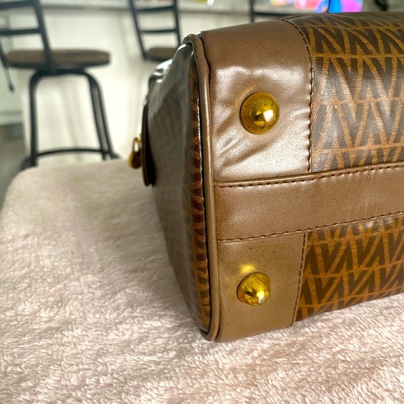 !!SOLD!! MARIO VALENTINO HANDBAG - Picture 9 of 15